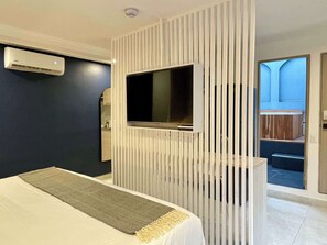 2 bedrooms, desk, WiFi, bed sheets