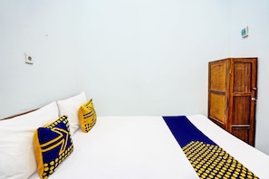 Free WiFi, bed sheets