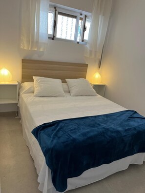 1 chambre, fer et planche à repasser, accès au Wi-Fi (inclus)