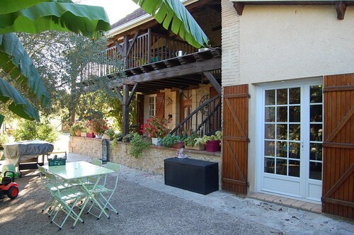AU COEUR DE LA NATURE STUDIO 2/3 P proche PERIGORD piscine jeux pour enfants