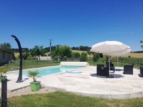 AU COEUR DE LA NATURE STUDIO 2/3 P proche PERIGORD piscine jeux pour enfants