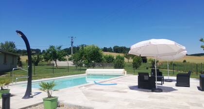 AU COEUR DE LA NATURE STUDIO 2/3 P proche PERIGORD piscine jeux pour enfants