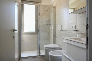 Bathroom - Linda 19 - Lido di Jesolo, Italy. Entire Housing (Lido di Jesolo)