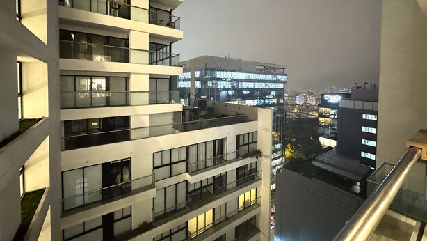 A multi-story building with balconies and large windows. - Aparts4Days San Isidro 1Bedroom RN (Lima)
