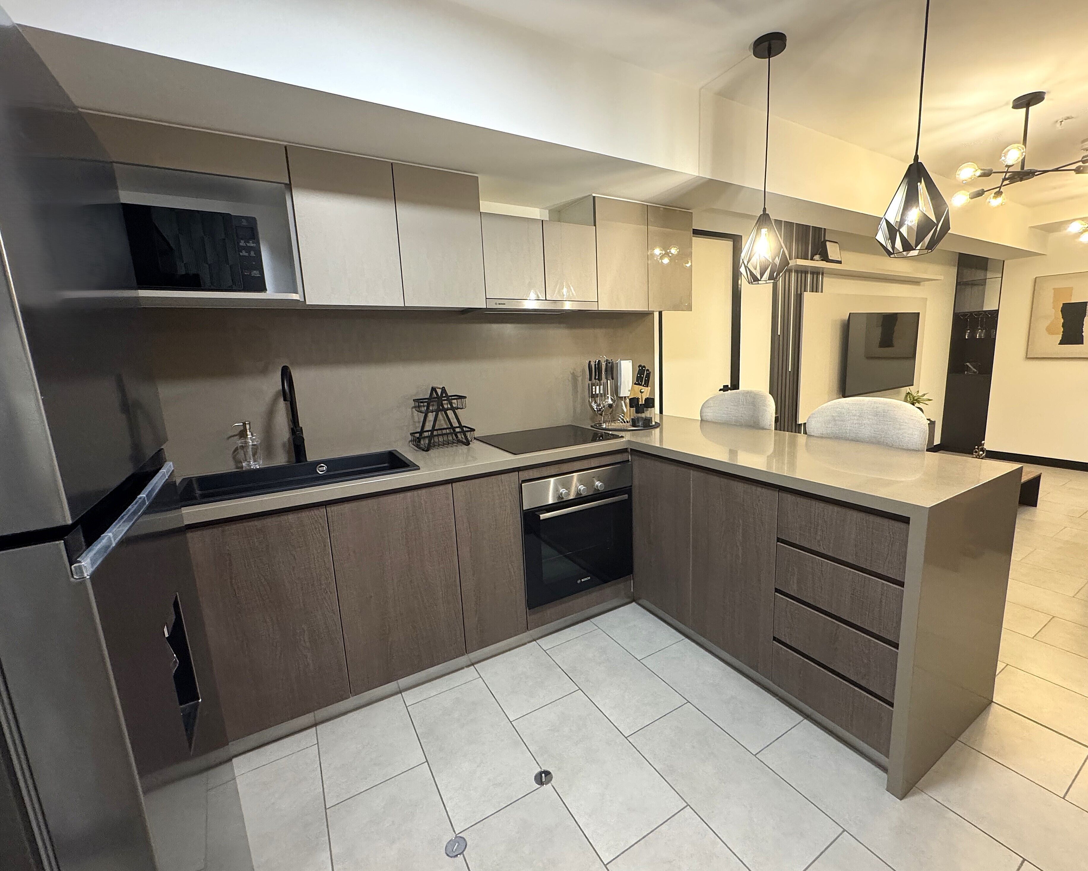 商务公寓, 1 间卧室, 客房清洁服务, 行政层 | 私人厨房 | 冰箱、微波炉、烤箱、炉灶