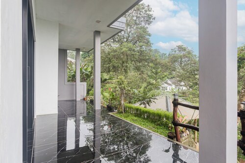 OYO 94049 Pondok Accilia