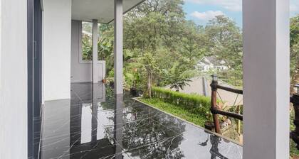 OYO 94049 Pondok Accilia