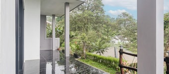 OYO 94049 Pondok Accilia