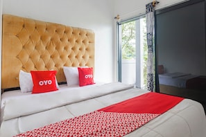 Deluxe Double Room | Bed sheets - OYO 94049 Pondok Accilia (Bogor)