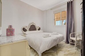 5 chambres, fer et planche à repasser, accès Internet, draps fournis