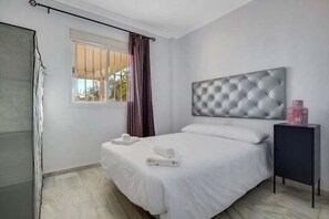 5 Schlafzimmer, Bügeleisen/Bügelbrett, Internetzugang, Bettwäsche