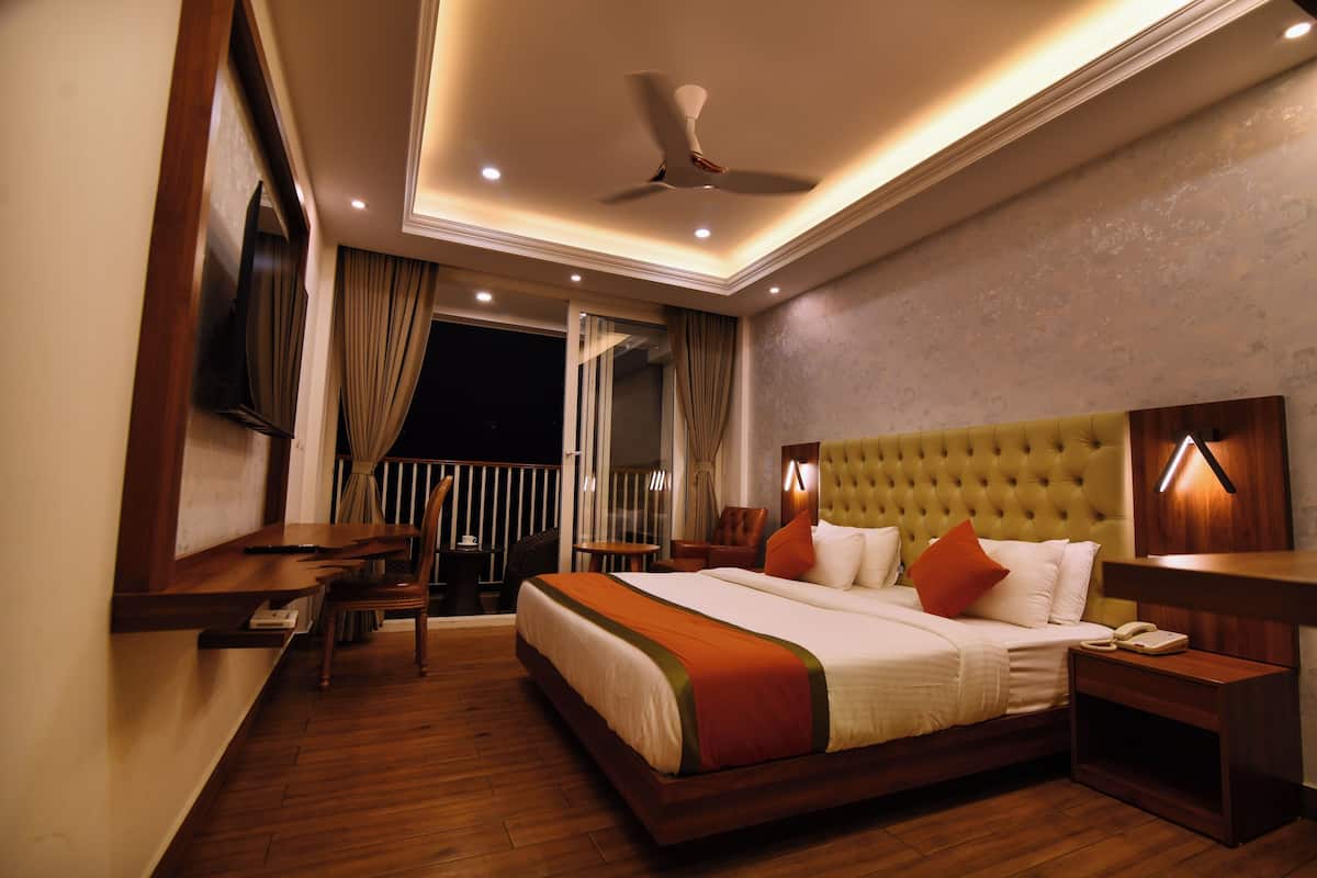 Deluxe Double Room | Select Comfort beds, soundproofing, bed sheets