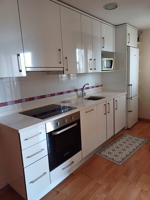 Micro-ondes, four, plaque de cuisson, lave-vaisselle