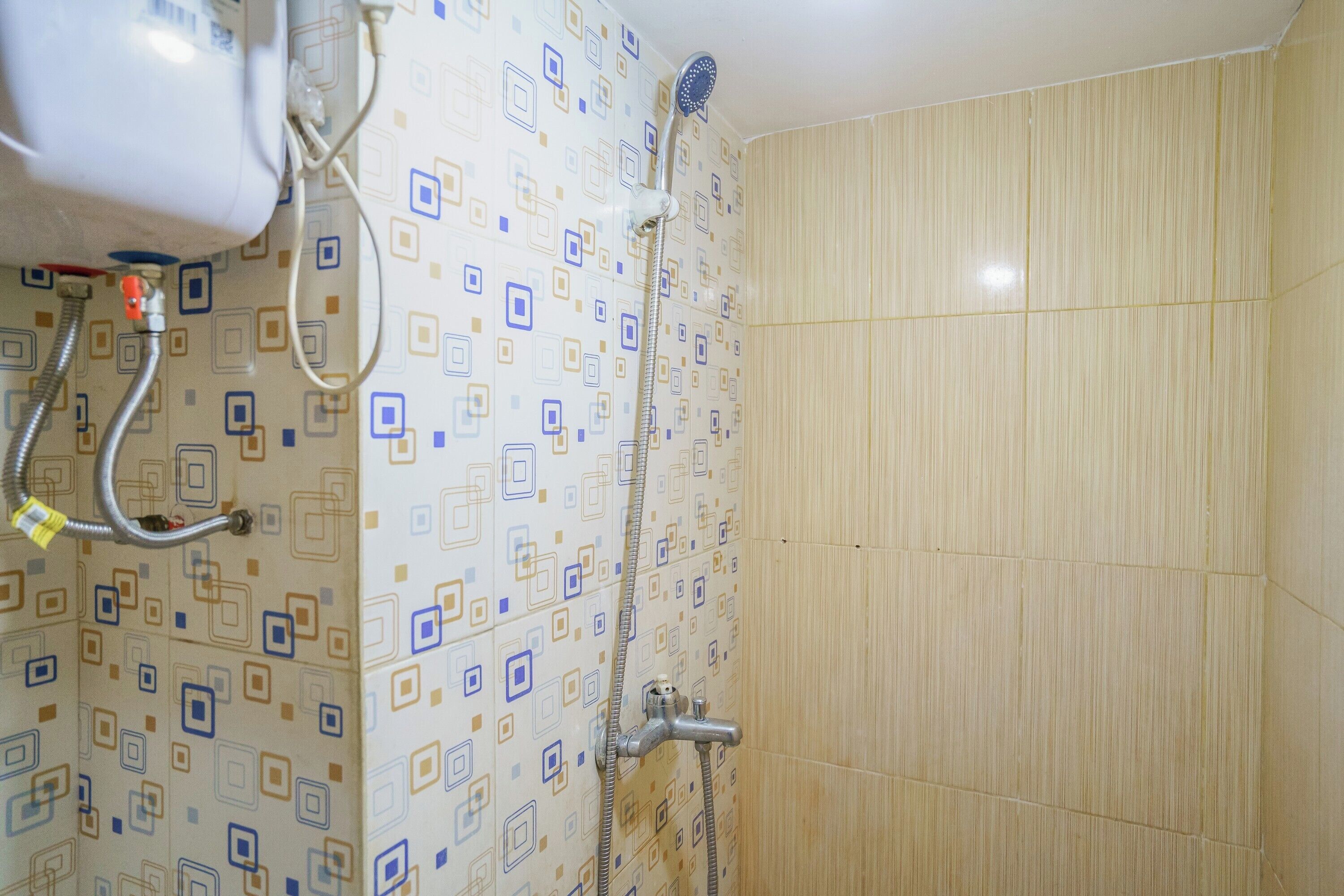 Family Suite | Bathroom | Shower, towels, soap