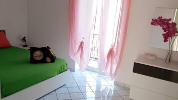 2 camere, culla da viaggio, Wi-Fi gratuito, lenzuola