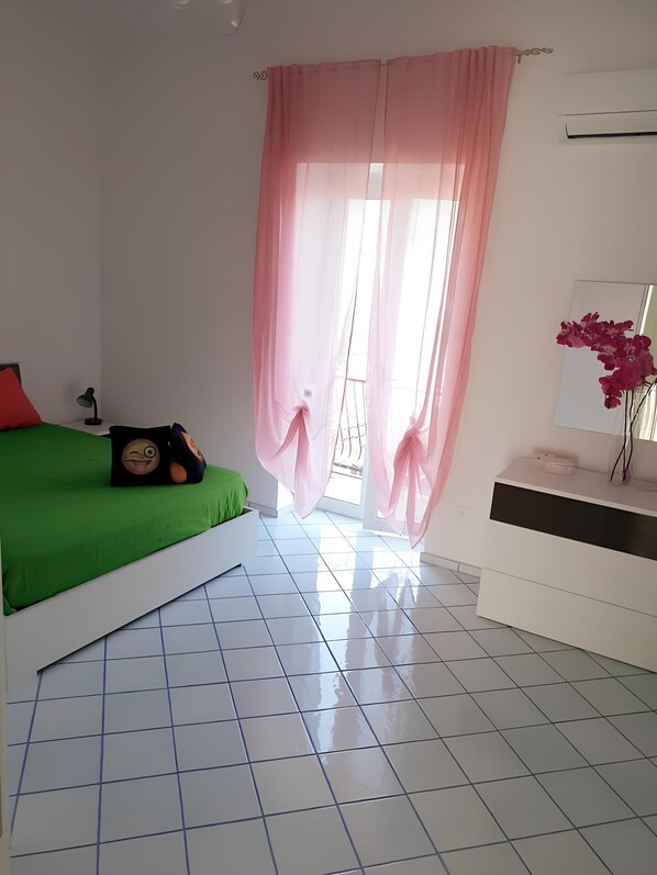 2 habitaciones, cuna de viaje, wifi gratis y ropa de cama 