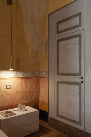 Exclusive Room | 1 bedroom, in-room safe, blackout drapes, soundproofing
