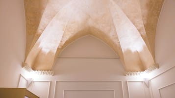 Junior Suite | In-room safe, blackout drapes, soundproofing, iron/ironing board