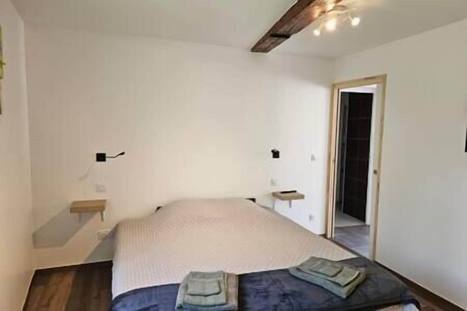 1 chambre, lit parapluie, accès Internet, draps fournis