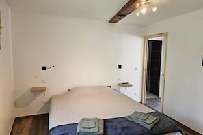 1 sovrum, resesäng, internet och sängkläder