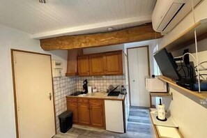 Fridge, microwave, stovetop, coffee/tea maker