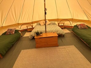 1 habitación y ropa de cama 