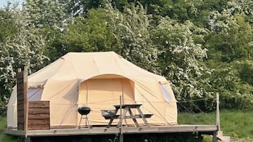 Cabin | Outdoor dining