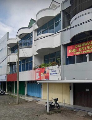 Front of property - Hotel O Ump Near Alun-Alun Formerly Penginapan 88 (Kosambi)