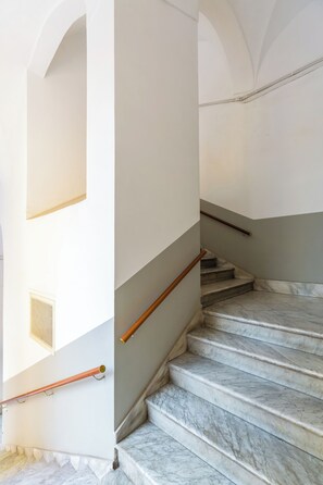 Interior entrance - Appartamento a Santa Maria La Nova (Naples)