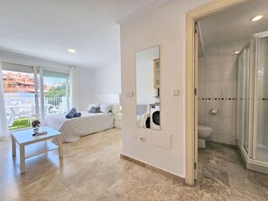 Iron/ironing board, free WiFi, bed sheets, wheelchair access