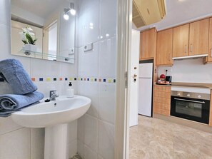 Fridge, microwave, oven, coffee/tea maker