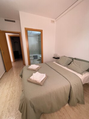 2 slaapkamers, een strijkplank/strijkijzer, wifi, beddengoed