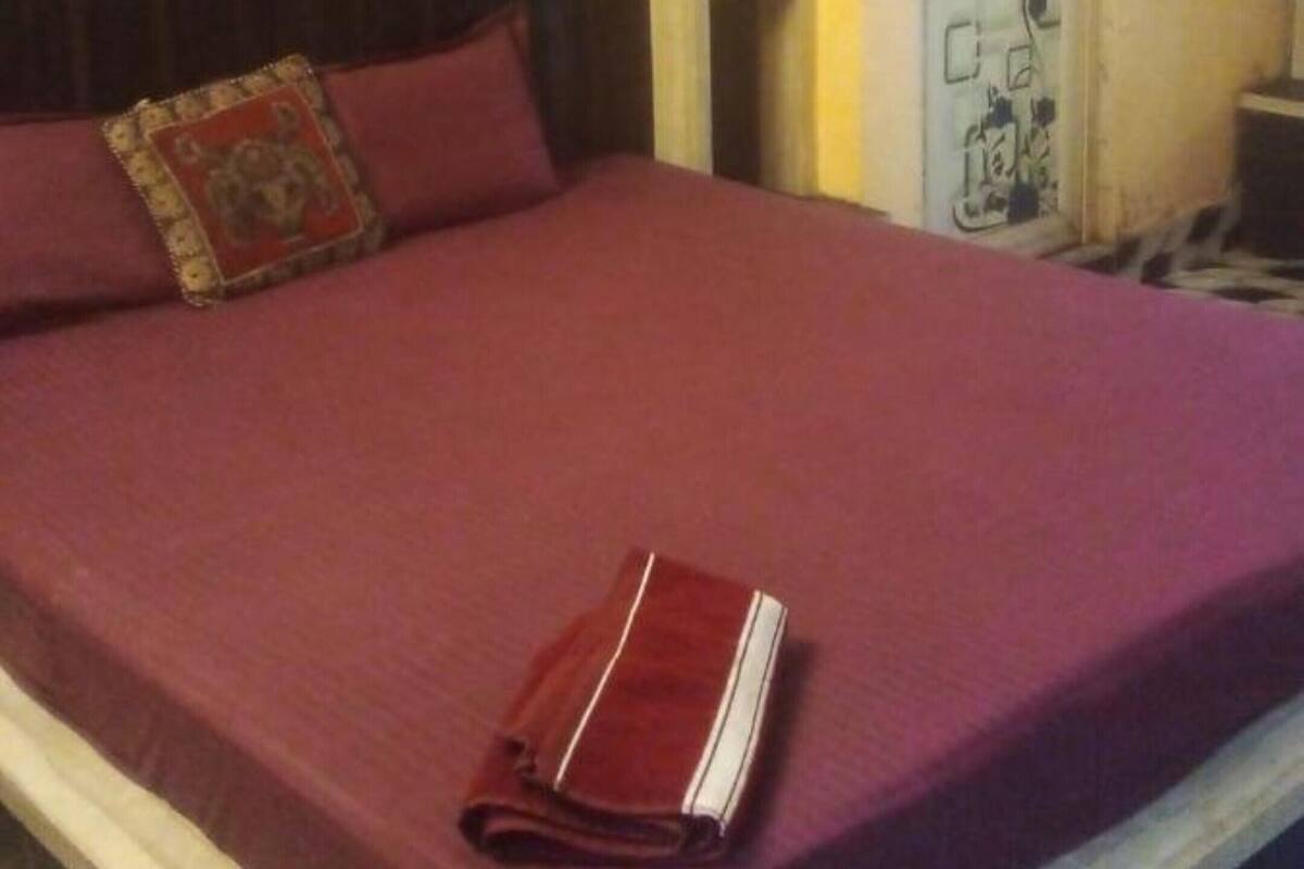 WiFi (free), bed sheets