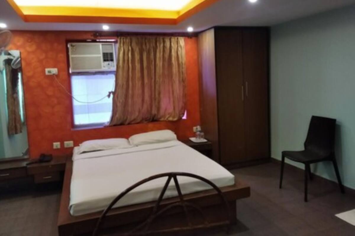 WiFi (free), bed sheets