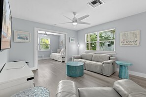 TV, offices - Private Home - 1 Block to Gulf -Heated Pool (Fort Myers Beach)