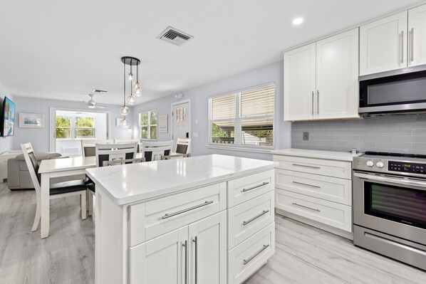 Fridge, microwave, oven, stovetop - Private Home - 1 Block to Gulf -Heated Pool (Fort Myers Beach)