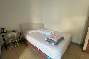 Free WiFi, bed sheets - OYO 93995 Griya Va Syariah (Serang)