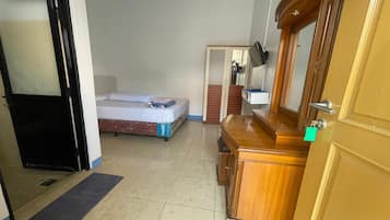 Kamar Double Standar | Wi-Fi gratis dan seprai linen
