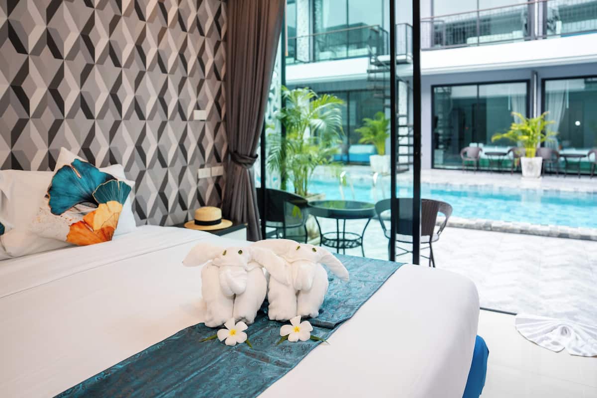 Superior Double or Twin Room, Pool View, Poolside | Soundproofing, iron/ironing board, free WiFi, bed sheets