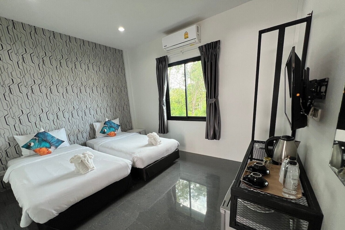 Standard Room | Soundproofing, iron/ironing board, free WiFi, bed sheets