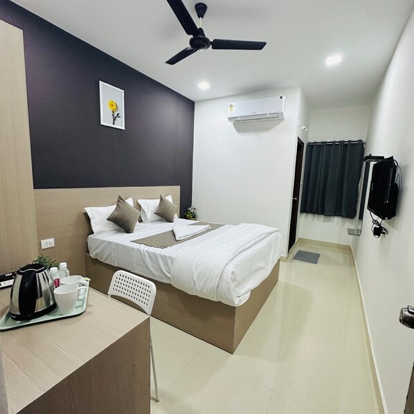 Premium bedding, desk, laptop workspace, soundproofing - Innzoy Hotels (Hyderabad)