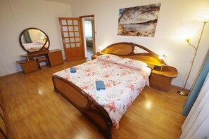 2 habitaciones, cuna de viaje, wifi gratis y ropa de cama 