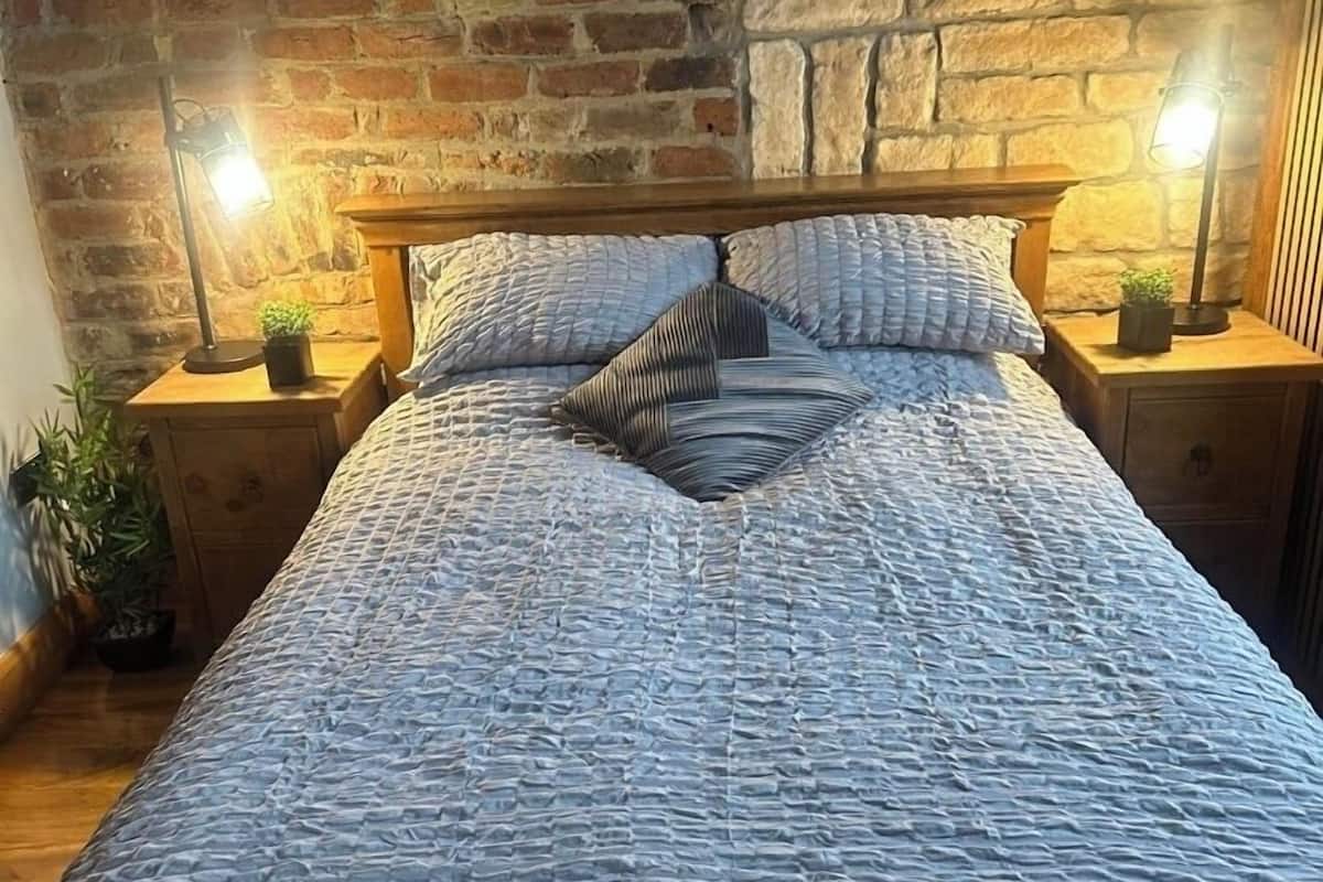 Comfort Room | 1 bedroom, bed sheets