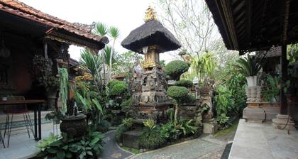 Capital O 94011 Binhari Guest House