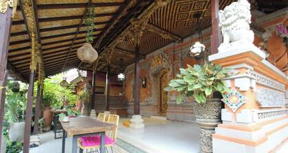 Capital O 94011 Binhari Guest House