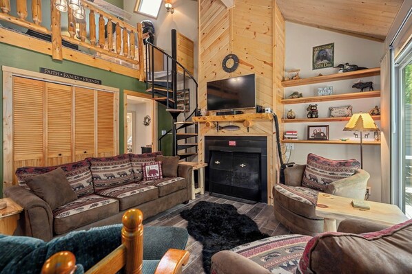 Smart TV, DVD player - Quadna Mountain Resort 330 - with Loft! (Hill City)