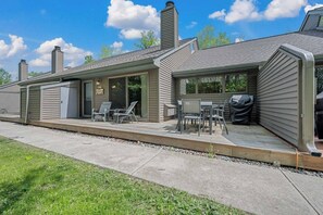 Outdoor dining - Quadna Mountain Resort 330 - with Loft! (Hill City)