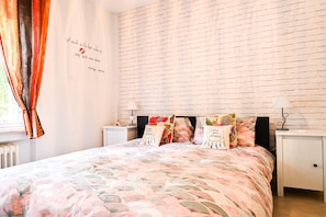 1 bedroom, iron/ironing board, free WiFi