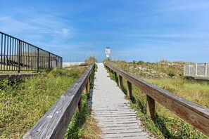 Property grounds - OCEAN FRONT Oasis with Private Balcony Beach Views (Jacksonville Beach)