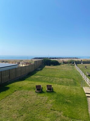 Property grounds - New Property - Beachfront 4 bedroom with direct access to the beach (Elmer)